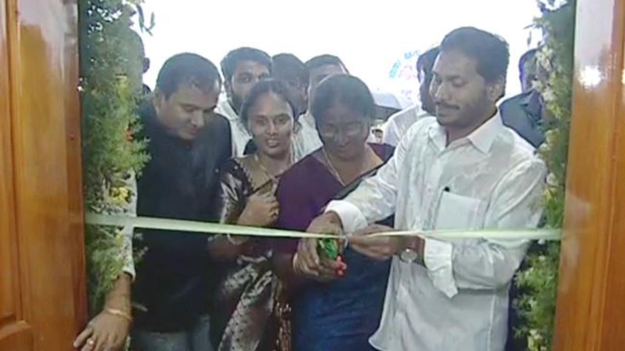 Cm Jagan Kadapa Tour: వేల్పులలో సచివాలయ భవనం ప్రారంభం