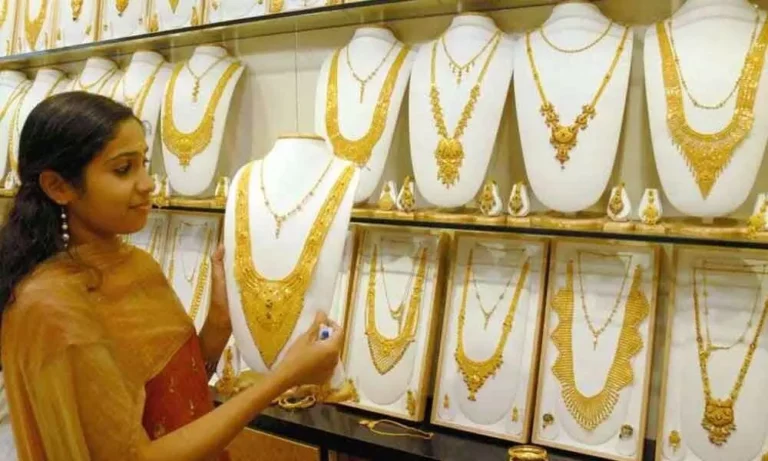 Gold Price: పసిడి ప్రేమికులకు శుభవార్త.. గోల్డ్ రేట్ తగ్గింది.. త్వరపడండి