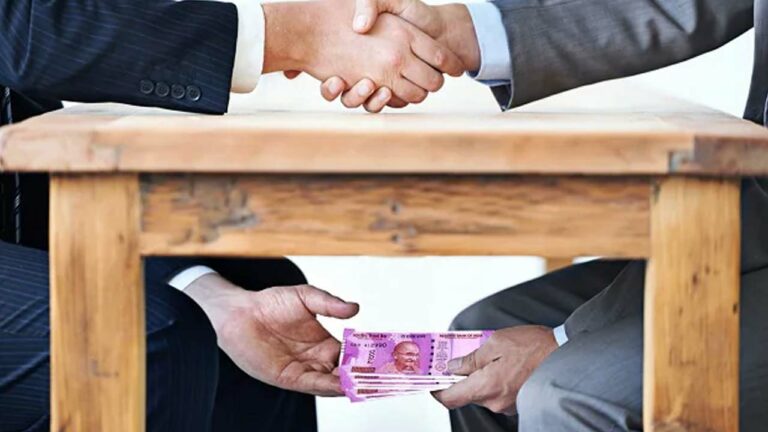 Bribe : లంచం తీసుకుంటూ ఏసీబీ అధికారులకు పట్టుబడిన ఎమ్మార్వో, ఆర్ఐ