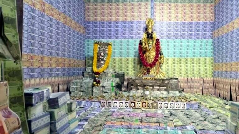 WOW: 8 కోట్ల కరెన్సీ నోట్లు, బంగారంతో అమ్మవారికి అలంకరణ.. వైరల్‌..