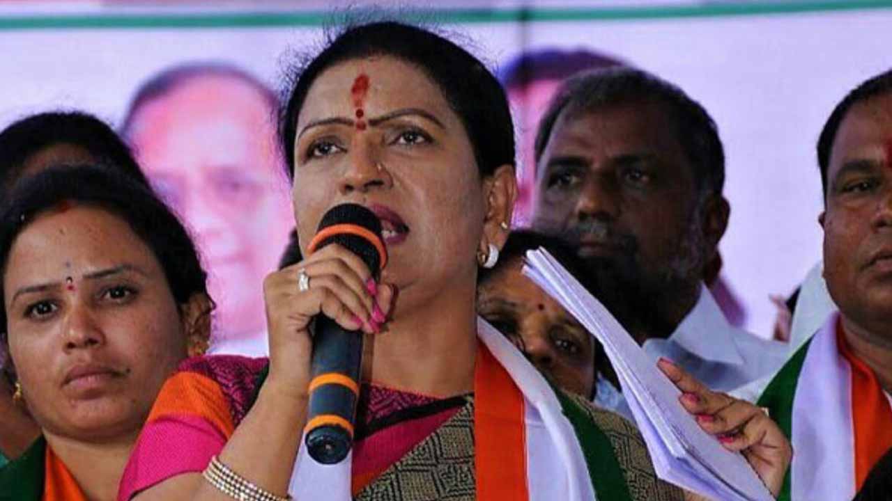 DK Aruna : కేసీఆర్ జిత్తుల మారి వేశాలు వేస్తున్నారు