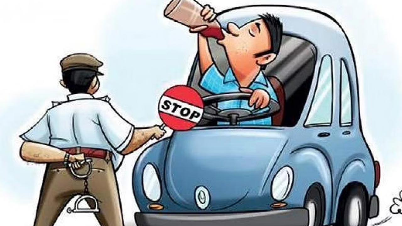 Drunken Drive : దిల్‌సుఖ్‌నగర్‌లో మందుబాబుల వీరంగం.. నగ్నంగా..