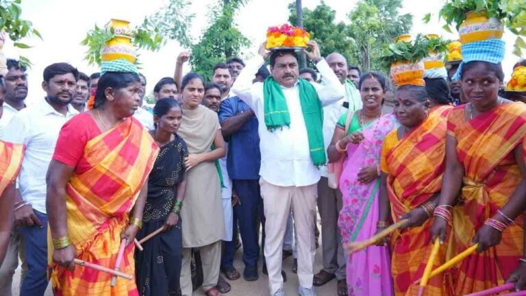 Errabelli Dayakar Rao : నూతన పార్టీ లోకి అనేక చేరికలు ఉంటాయి