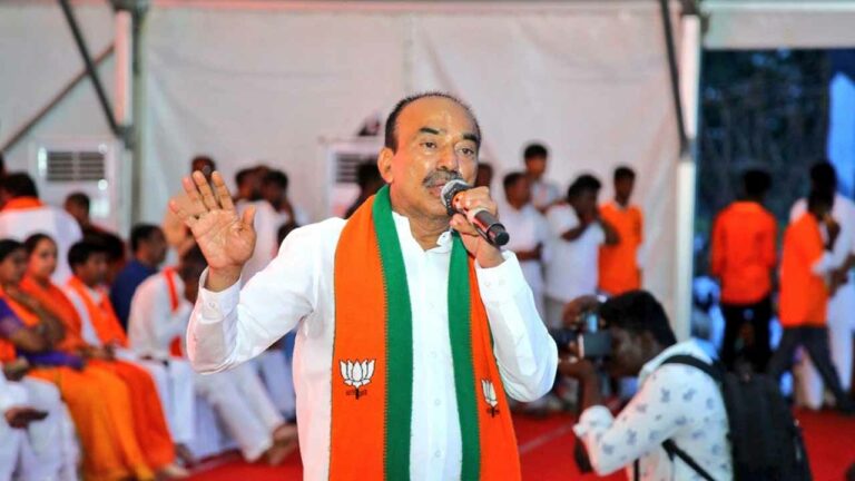 Etela Rajender : దమ్ముంటే మాతో కొట్లాడండి..కానీ దొంగతనంగా రావద్దు