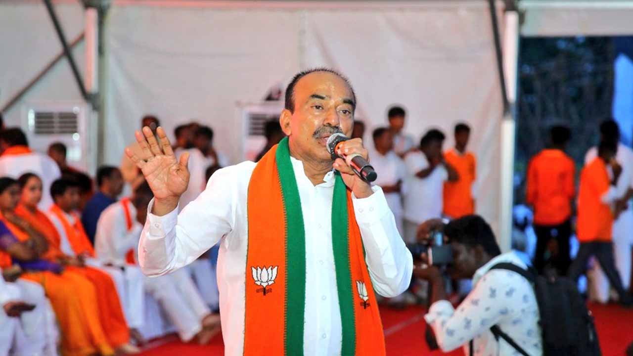 Etela Rajender : దమ్ముంటే మాతో కొట్లాడండి..కానీ దొంగతనంగా రావద్దు