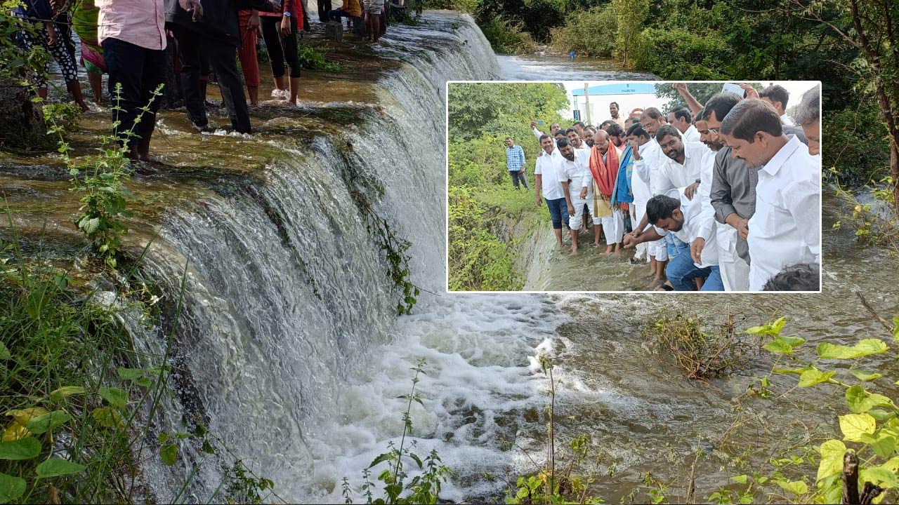 Ibrahimpatnam Cheruvu: 45 ఏళ్ల తర్వాత అలుగు దుంకుతున్న పెద్ద చెరువు.. సందర్శకుల తాకిడి..