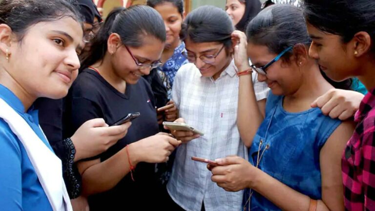 Dussehra Holidays : రేపటి నుంచి ఇంటర్‌ విద్యార్థులకు దసరా సెలవులు.. కాలేజీలకు బోర్డ్‌ హెచ్చరిక