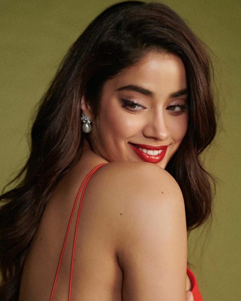 Janhvi Kapoor (22)