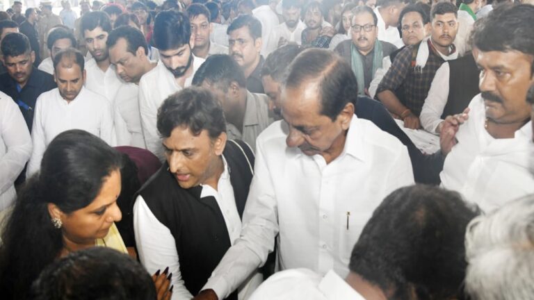 Mulayam Singh Yadav: ముగిసిన ములాయం సింగ్ అంత్యక్రియలు.. హాజరైన తెలంగాణ సీఎం కేసీఆర్