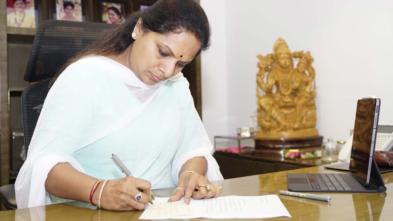 MLC Kavitha : నేత వృత్తి వ్యాపారం కాదు.. దేశ వారసత్వ కళాసంపద