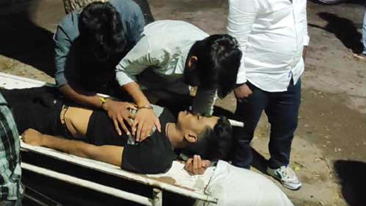 Lightning Strike: మందు పార్టీపై పడిన పిడుగు.. ముగ్గురు యువ‌కులు మృతి