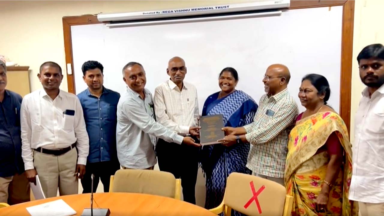 MLA Seethakka Doctorate: ఎమ్మెల్యే సీతక్కకు ఓయూ డాక్టరేట్..