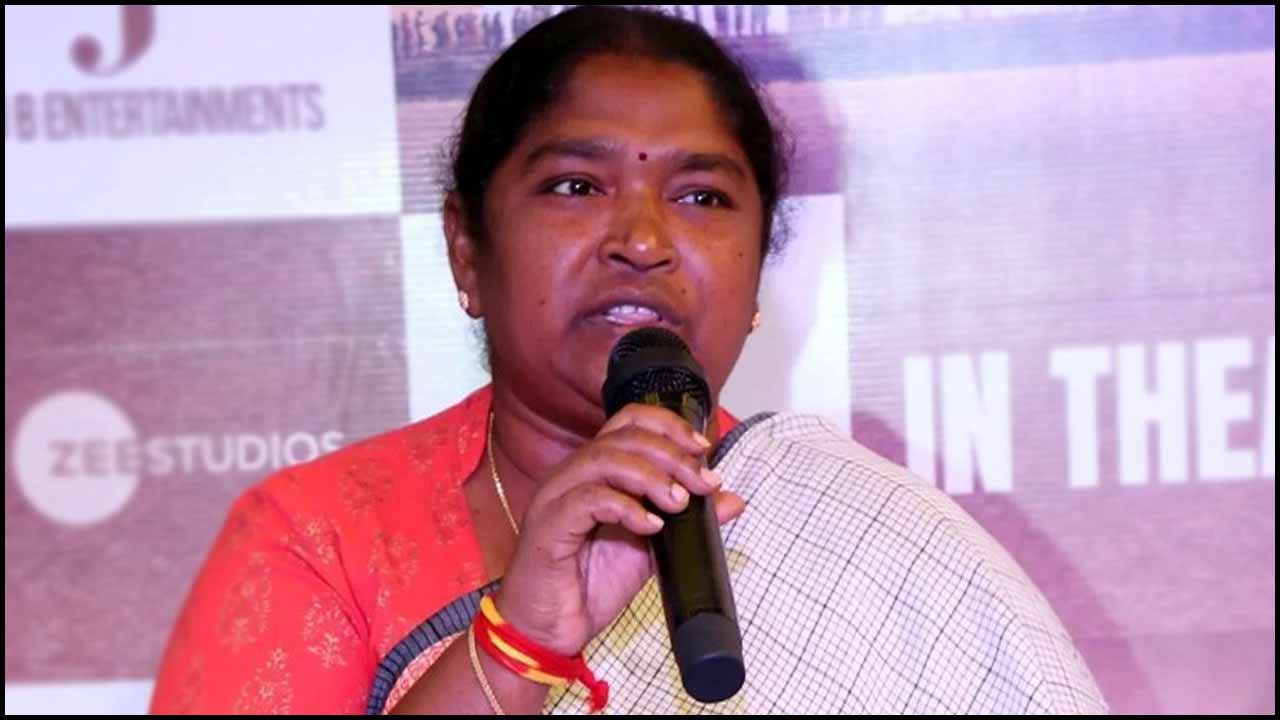 MLA Seethakka: డబ్బులతో ఓట్లు కొంటున్న బీజేపీ, టీఆర్ఎస్‌లకి బుద్ధి చెప్పాలి