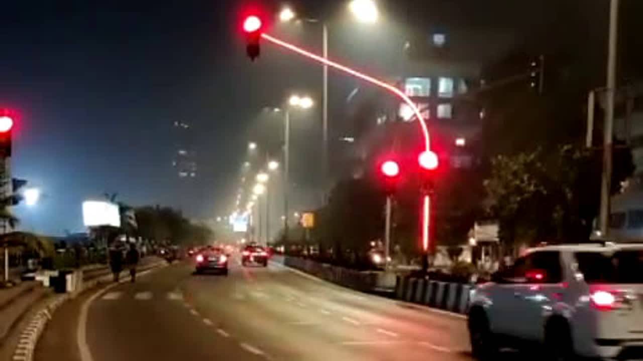 Hyderabad Night Traffic: నిబంధనలు పగలేనా ?.. నైట్ ట్రాఫిక్ రూల్స్ కు రెస్టేనా..?