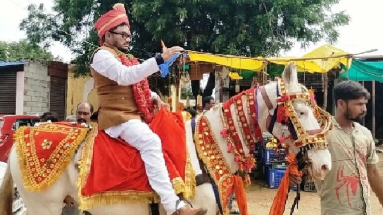 Munugode bypoll: మునుగోడులో గుర్రంపై వచ్చి నామినేషన్