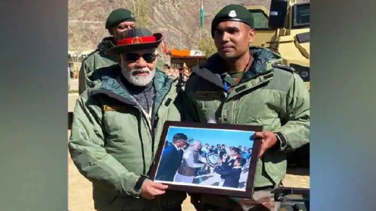 PM Narendra Modi: అప్పటి ఆ విద్యార్థే.. 21 ఏళ్ల తరువాత ఆర్మీ మేజర్‌గా ప్రధాని మోదీ ముందుకు..
