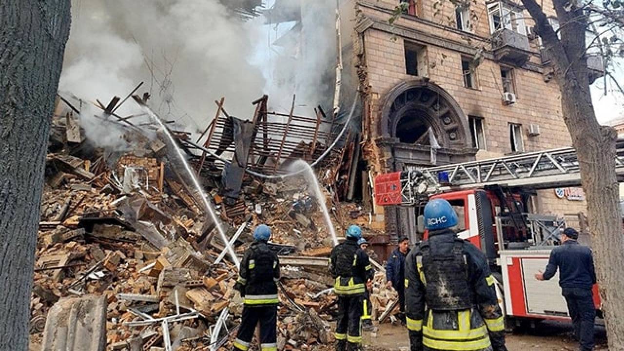 Russia-Ukraine War: జపొరిజ్జాయాపై రష్యా మిస్సైల్ దాడి.. 17  మంది మృతి