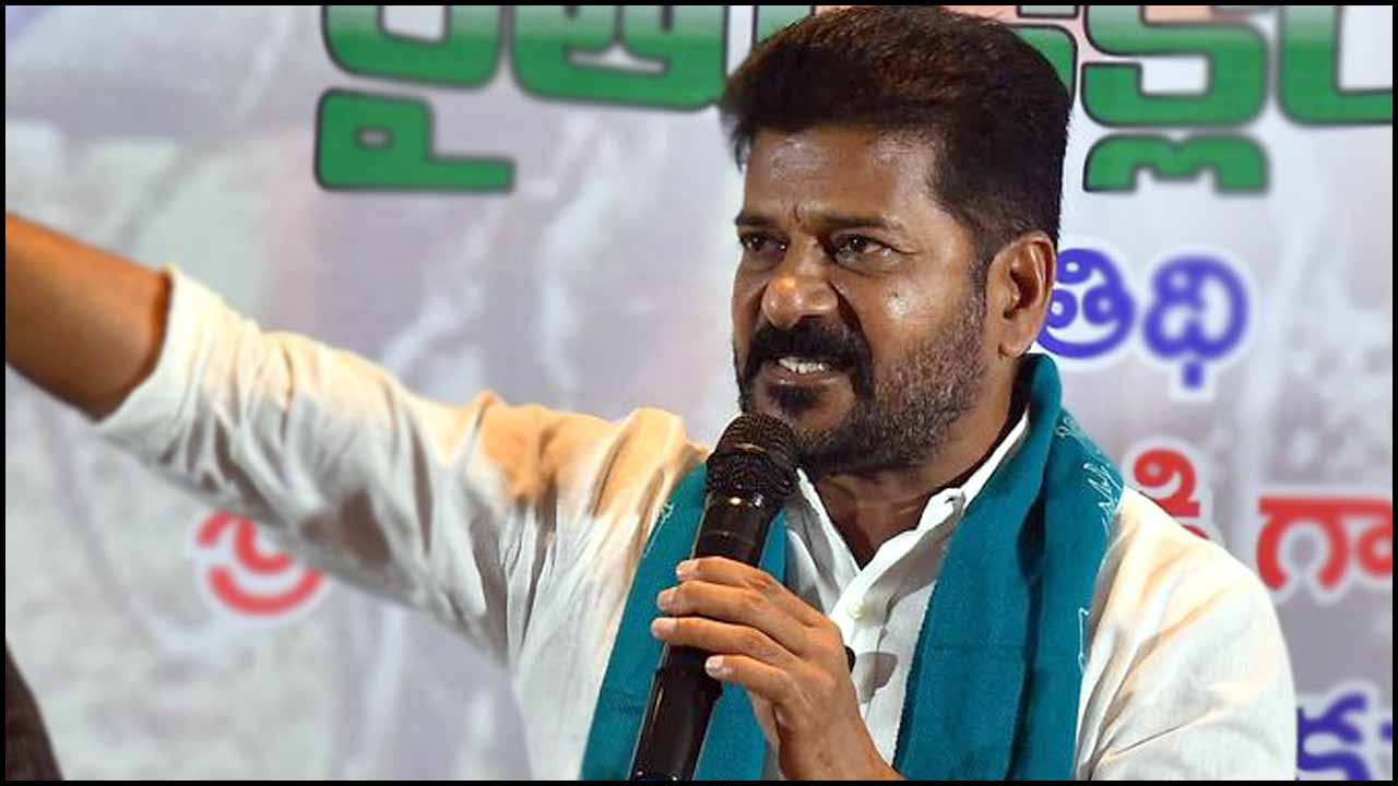 Revanth Reddy: ఓటు అడుగుతున్న రాజగోపాల్ రెడ్డికే మునుగోడులో ఓటు లేదు