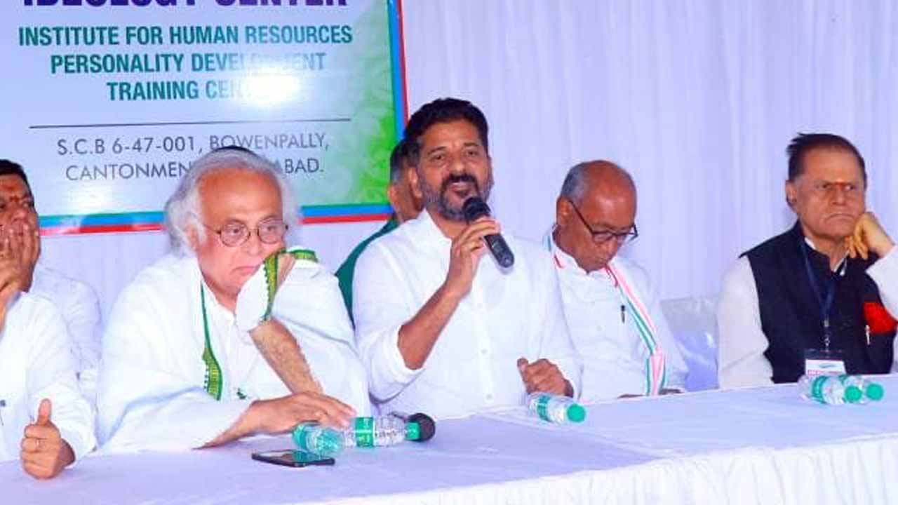 Revanth Reddy : అమ్ముడు పోయిన సన్నాసులకు గుణపాఠం చెప్పాలి