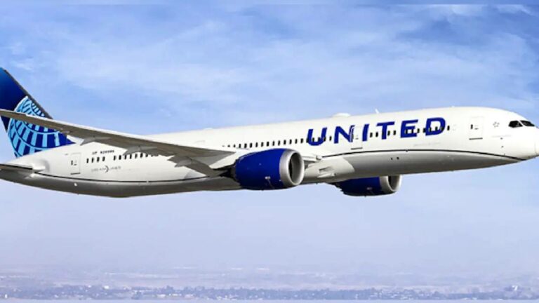 Snake on Plane: విమానంలో పాము.. ఆందోళనకు గురైన ప్రయాణికులు..