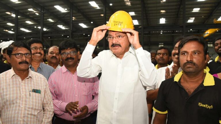 Venkaiah Naidu: ఏపీ రోడ్ల పరిస్ధితి దారుణం.. వాటిపై దృష్టి పెట్టండి..!