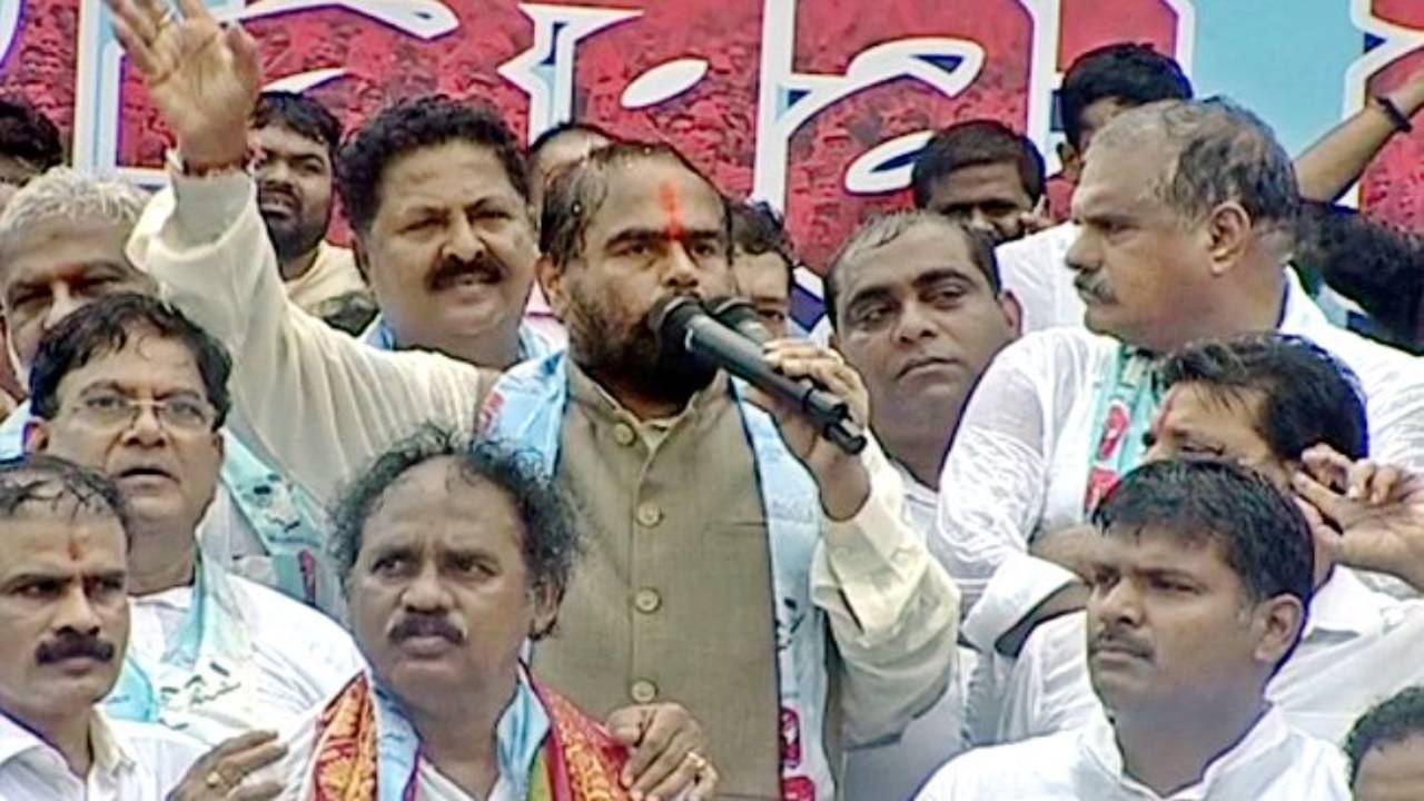 Vishaka Garjana: మూడురాజధానులు కావాల్సిందే… గళమెత్తిన జనం