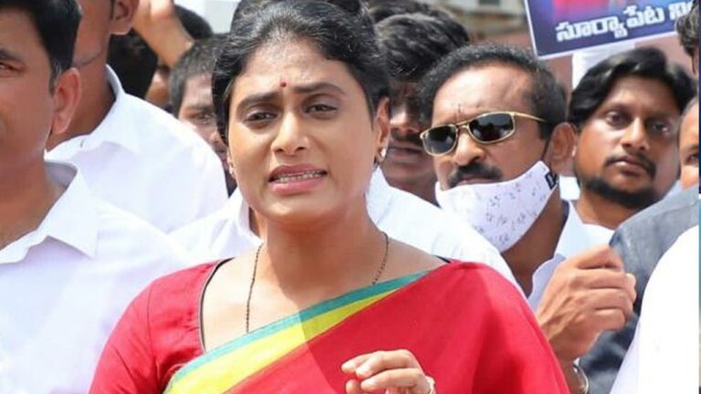 YS Sharmila : మహాత్మాగాంధీ ఒక నిస్వార్థ పరుడు.. కేసీఅర్ ఒక స్వార్థ పరుడు, అవినీతి పరుడు