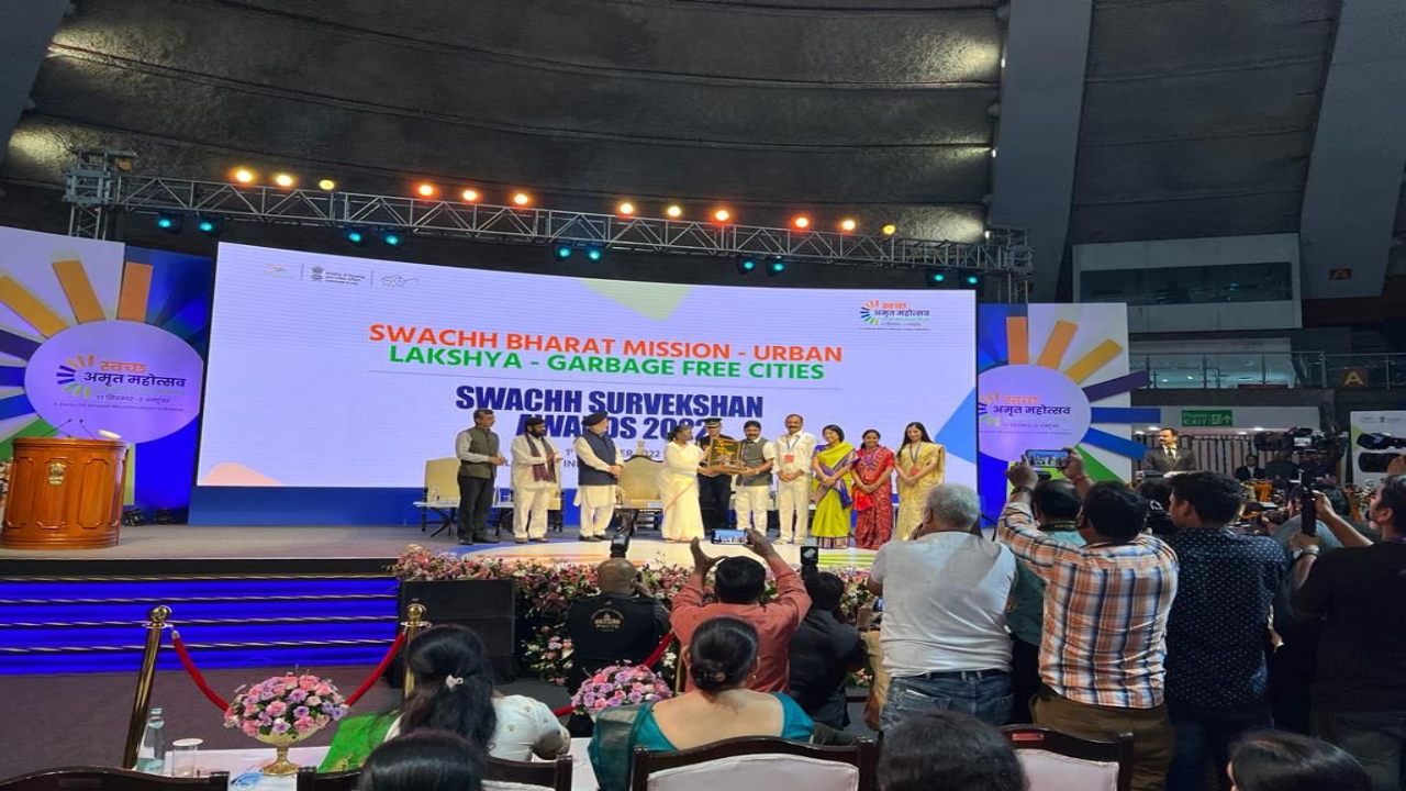 Adimulapu Suresh: క్లీన్ మునిసిపాలిటీగా విజయవాడ.. క్లీన్ బిగ్ సిటీగా వైజాగ్