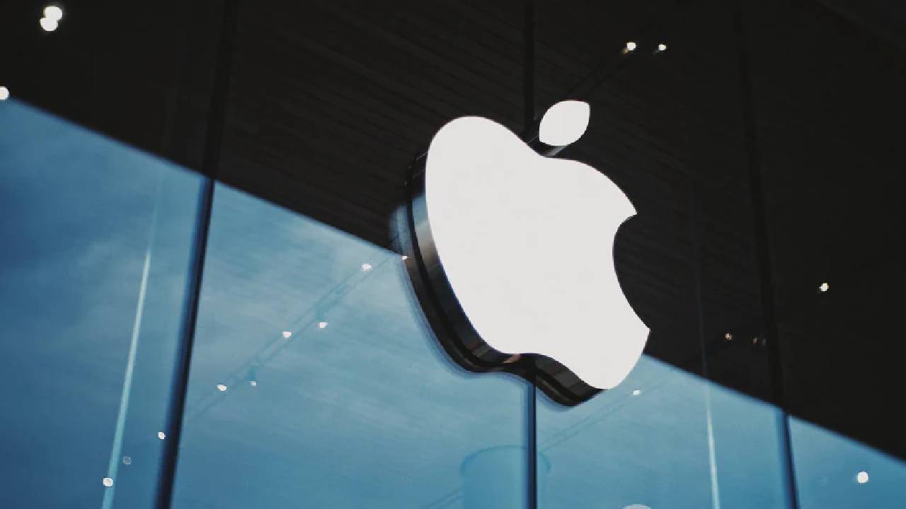 Theft In Apple Company: అట్లుంటది మనతోటి.. ఏడేళ్లుగా ఎవరికీ తెలియకుండా రూ.140కోట్లు కొట్టేసిండు