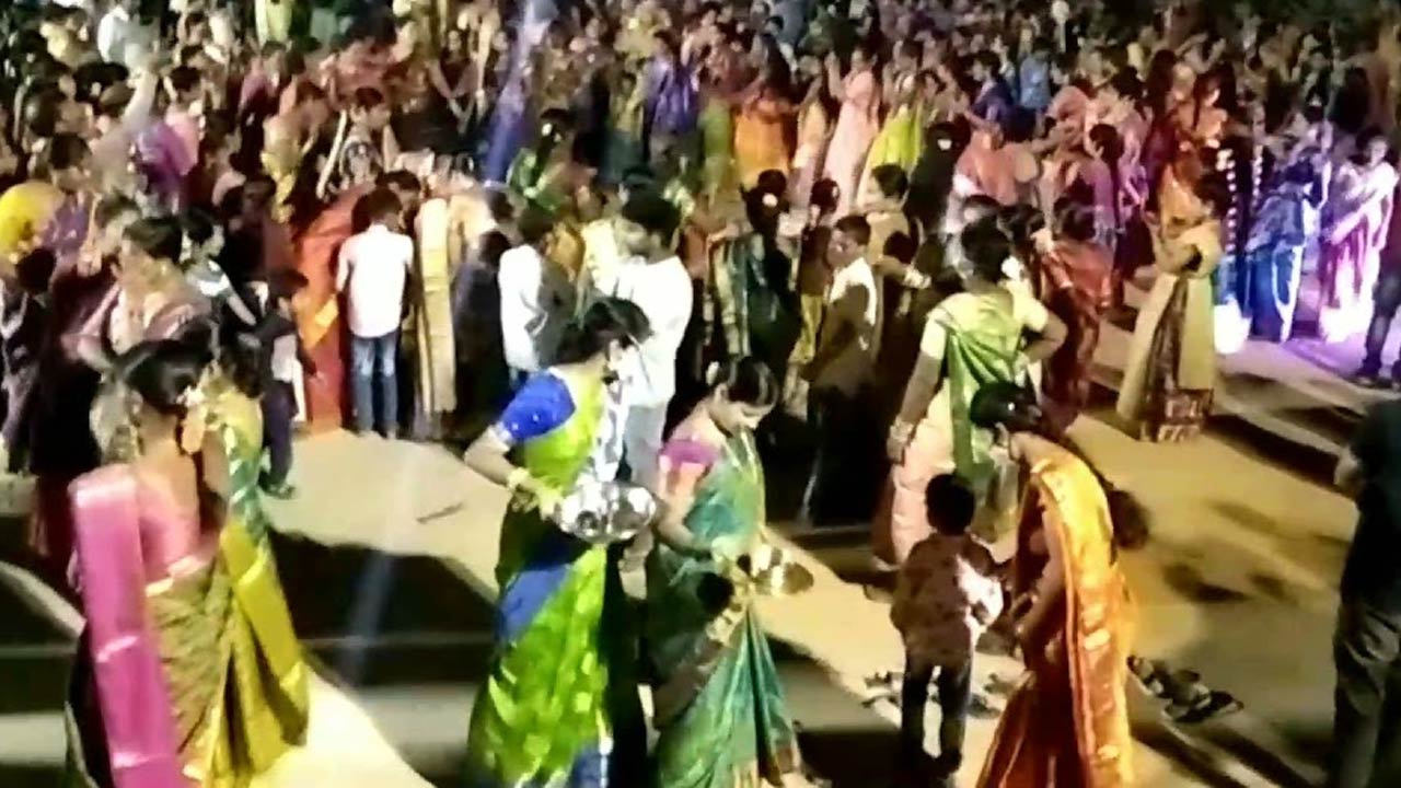 Bathukamma Celebrations : అంబరాన్నంటిన బతుకమ్మ సంబరాలు