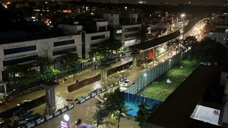 Bengaluru: బెంగళూర్ లో భారీ వర్షం.. నీటిలో మునిగిన రోడ్లు, కార్లు.