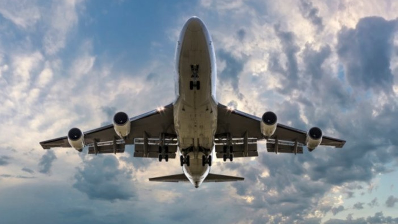 Bomb Threat: మాస్కో-ఢిల్లీ విమానానికి బాంబు బెదిరింపు.. ఎయిర్‌పోర్ట్‌ హైఅలర్ట్