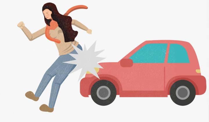 Car Accident: గృహిణిని అతి వేగంగా వచ్చి ఢీ కొట్టిన కారు.. ఆలస్యంగా వెలుగులోకి