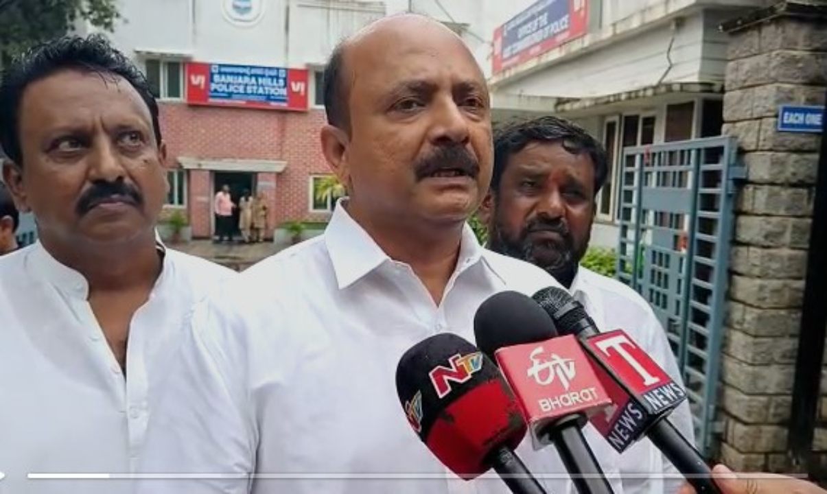 Chintakayala Vijay: చింతకాయల విజయ్ ఇంట్లో ఏపీ సీఐడీ సోదాలు