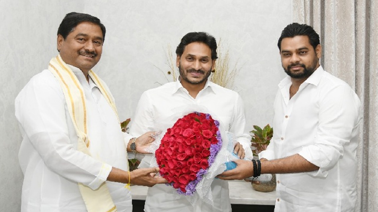 Dharmana Prasad Rao: రాజీనామాకు సిద్ధపడ్డ మంత్రి ధర్మాన.. వారించిన సీఎం జగన్