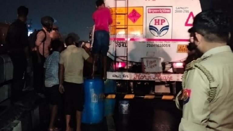 Uttar Pradesh: డిజిల్ ట్యాంకర్‌కు ప్రమాదం.. బకెట్లతో ఎగబడ్డ జనాలు.. వీడియో వైరల్