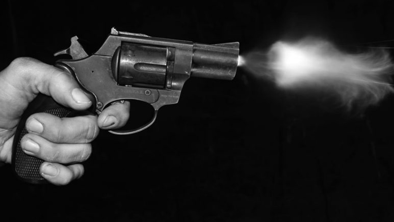 Dispute Over Missing Goats: తప్పిపోయిన మేకల విషయంలో వివాదం.. రైతును కాల్చిచంపేశాడు..