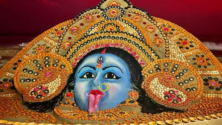 Sudarsan Pattnaik: 4045 దీపాంతలతో కాళీమాత సైకతశిల్పం