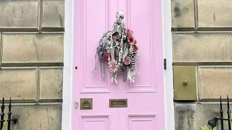 Woman Fined: ఇంటికి రంగు వేసిందని.. మున్సిపల్ వాళ్లు రూ.19లక్షల ఫైన్ వేశారు