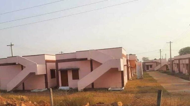 double bedroom scam: డబుల్ బెడ్రూం స్కాంలో నలుగురి అరెస్ట్