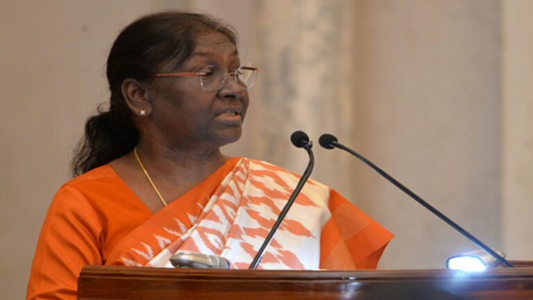 President Droupadi Murmu: రాష్ట్రపతి ద్రౌపది ముర్ముకు కంటి ఆపరేషన్‌..
