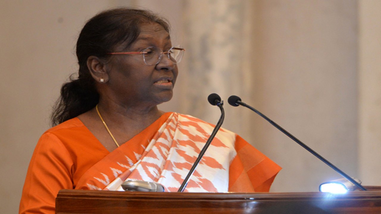 President Droupadi Murmu: రాష్ట్రపతి ద్రౌపది ముర్ముకు కంటి ఆపరేషన్‌..