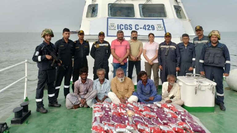 Gujarat: గుజరాత్‎లో గుట్టలుగా హెరాయిన్.. విలువ వందల కోట్లు