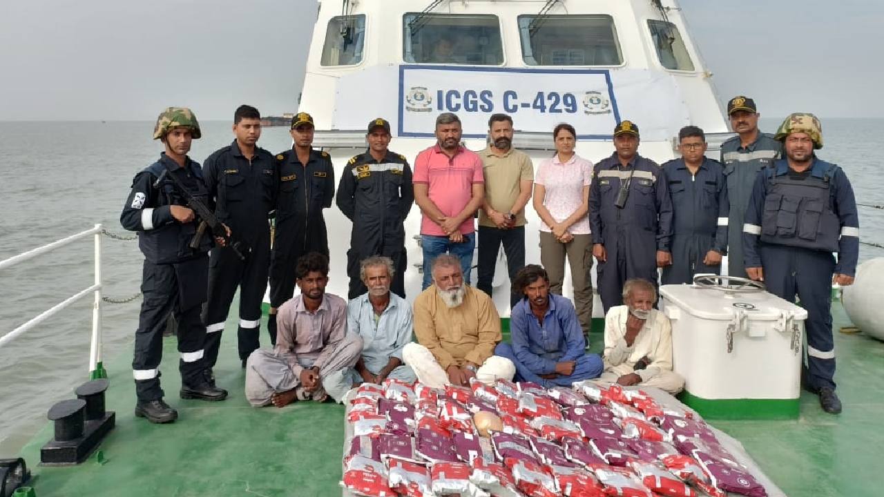 Gujarat: గుజరాత్‎లో గుట్టలుగా హెరాయిన్.. విలువ వందల కోట్లు