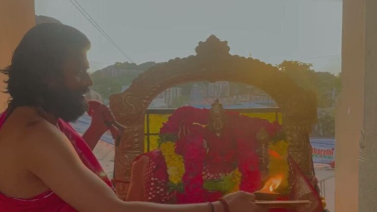 Edupayala Durgamma Temple: వరద నీటిలోనే ఏడుపాయల దుర్గమ్మ