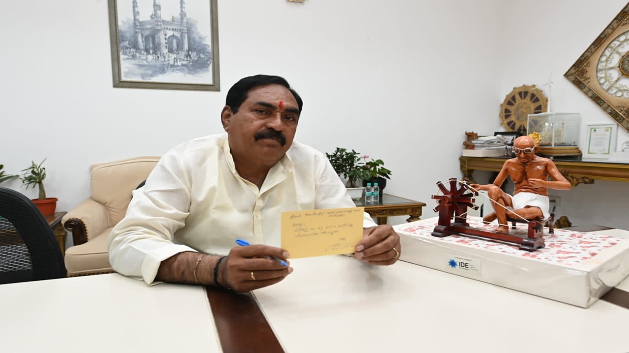 Errabelli Dayakar Rao: చేనేతపై జీఎస్టీని రద్దు చేయాలి.. ప్రధానికి ఎర్రబెల్లి పోస్టు కార్డులు