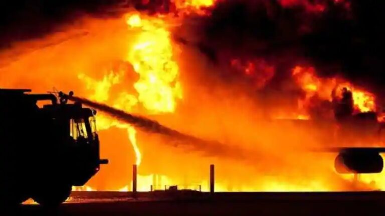 Fire Accident: తంగళ్లపల్లిలో భారీ అగ్నిప్రమాదం.. చెలరేగిన మంటలు