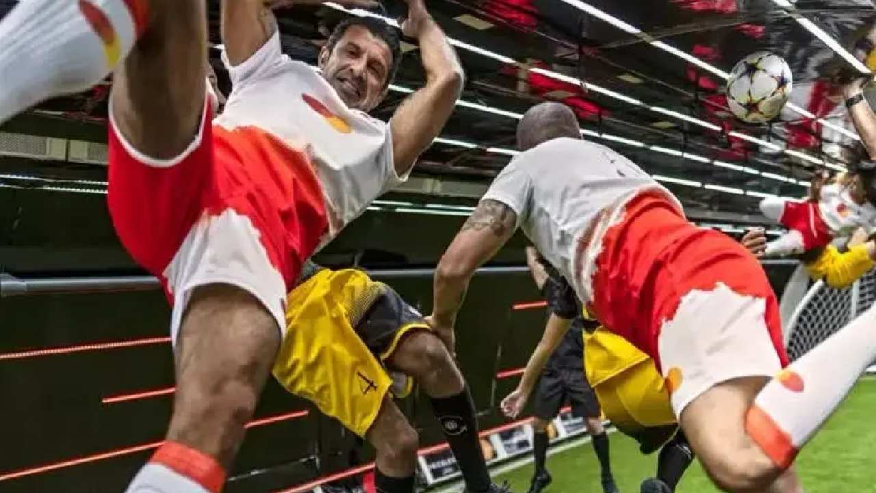 football match: గాల్లోనే ఆటగాళ్ల గోల్స్.. 20వేల అడుగుల ఎత్తులో ఫుట్ బాల్ మ్యాచ్