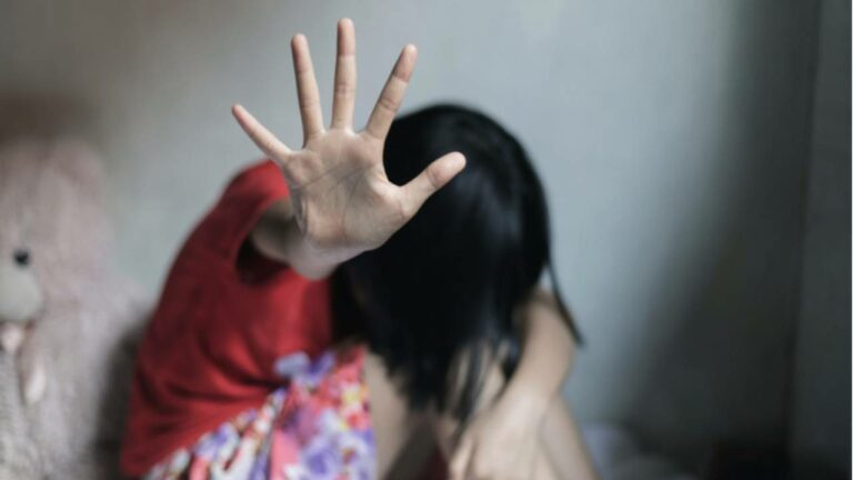 Physical Harassment: ప్రైవేట్ స్కూళ్ళో LKG విద్యార్థినికి వేధింపులు.. కీచక డ్రైవర్ అరెస్ట్