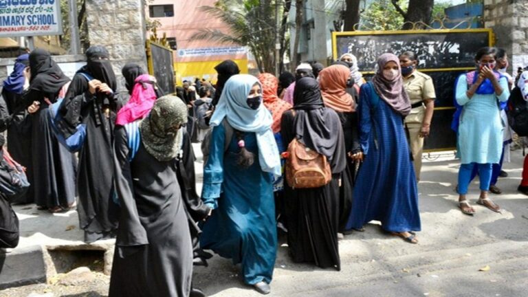 Karnataka Hijab Ban: హిజాబ్ నిషేధంపై నేడు సుప్రీంకోర్టు తీర్పు
